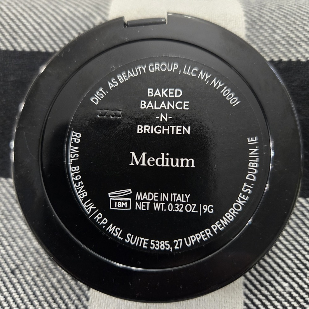 Laura Geller Baked Balance - N - Brighten Color Correcting Foundation Medium - Picture 3 of 4